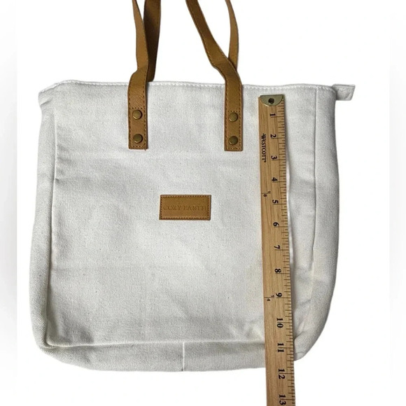 Cozy Earth White Zippered too Top Tote Bag  Casual Minimalist - Picture 4 of 7